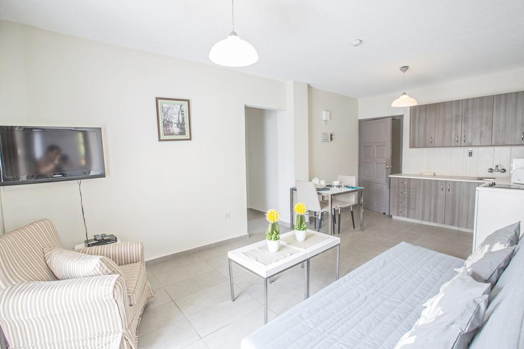 Merab Napa Suites Ayía Nápa Extérieur photo