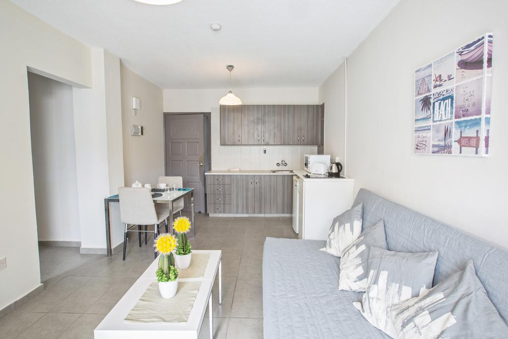 Merab Napa Suites Ayía Nápa Extérieur photo