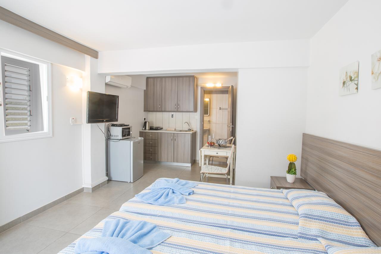 Merab Napa Suites Ayía Nápa Extérieur photo