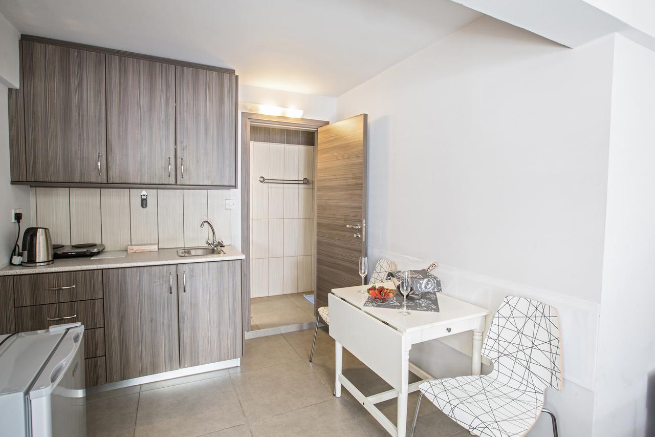 Merab Napa Suites Ayía Nápa Extérieur photo